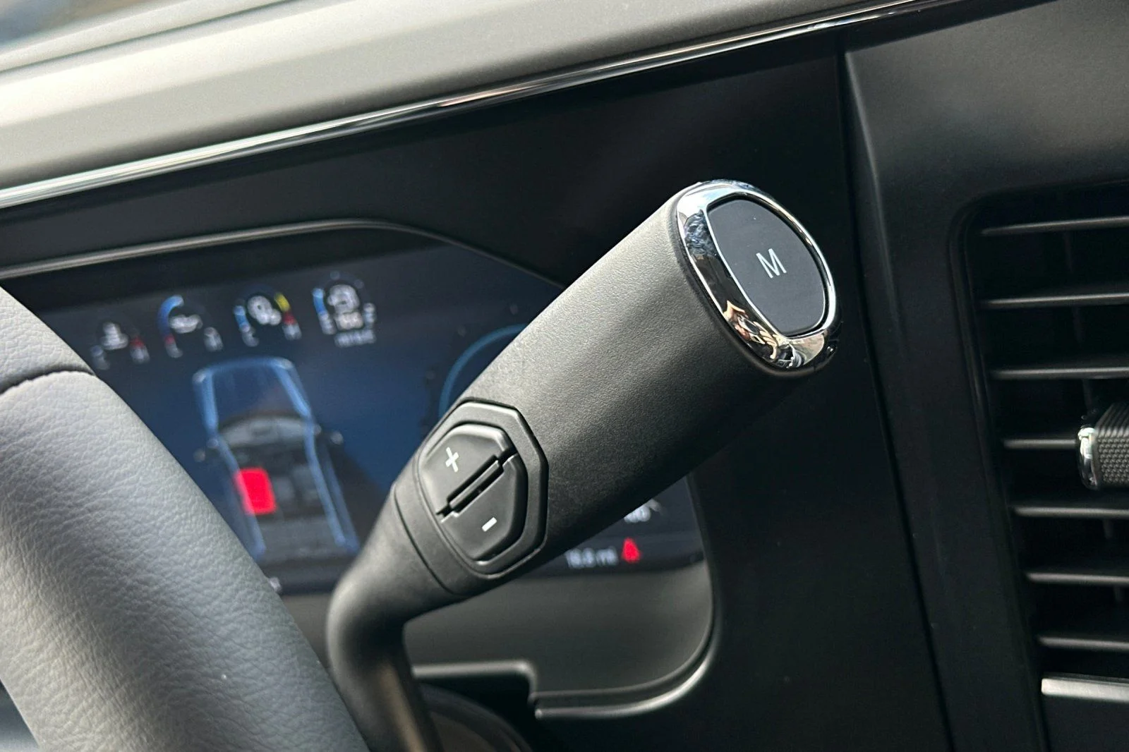 New 2026 Star White Metallic Tri-Coat Ford F-350® Lariat® image 19