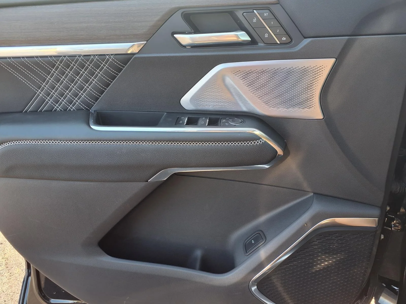 Used 2025 Ebony Twilight Metallic GMC AWD Denali image 18