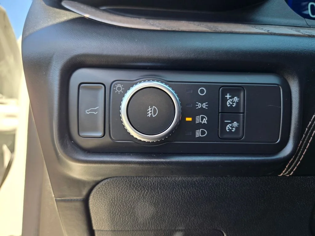 Used 2021 White Metallic Ford Platinum image 24