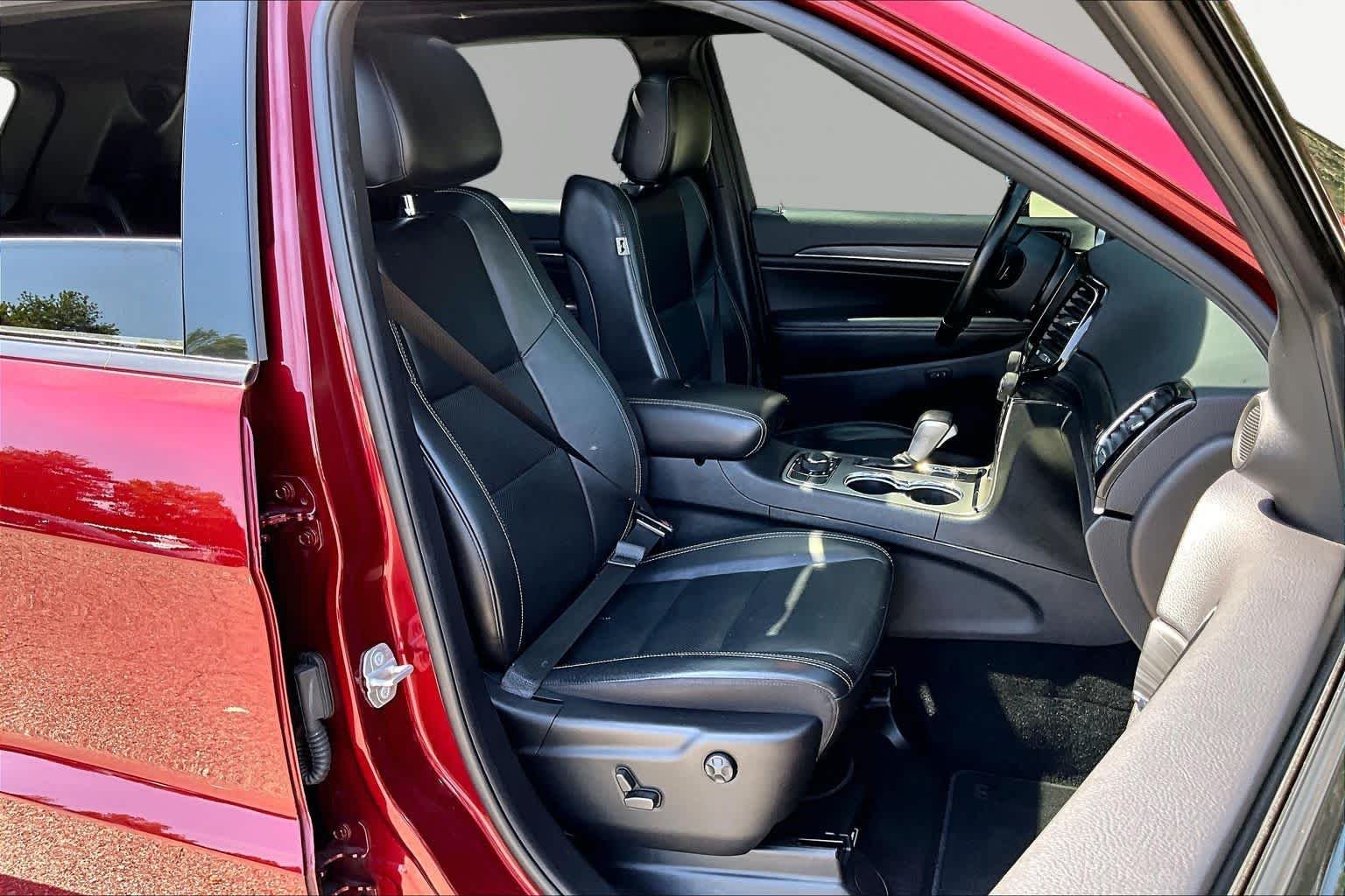 Used 2021 Velvet Red Pearlcoat Jeep 80th Anniversary image 9
