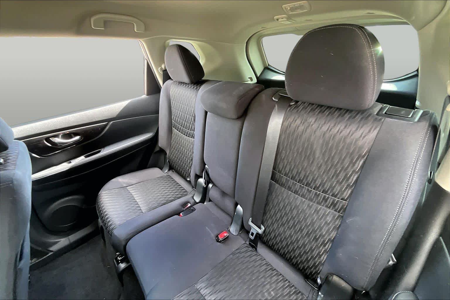 Used 2019 Scarlet Ember Tintcoat Nissan SV image 18