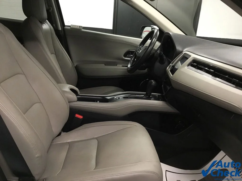 Used 2021 White Honda EX-L image 34