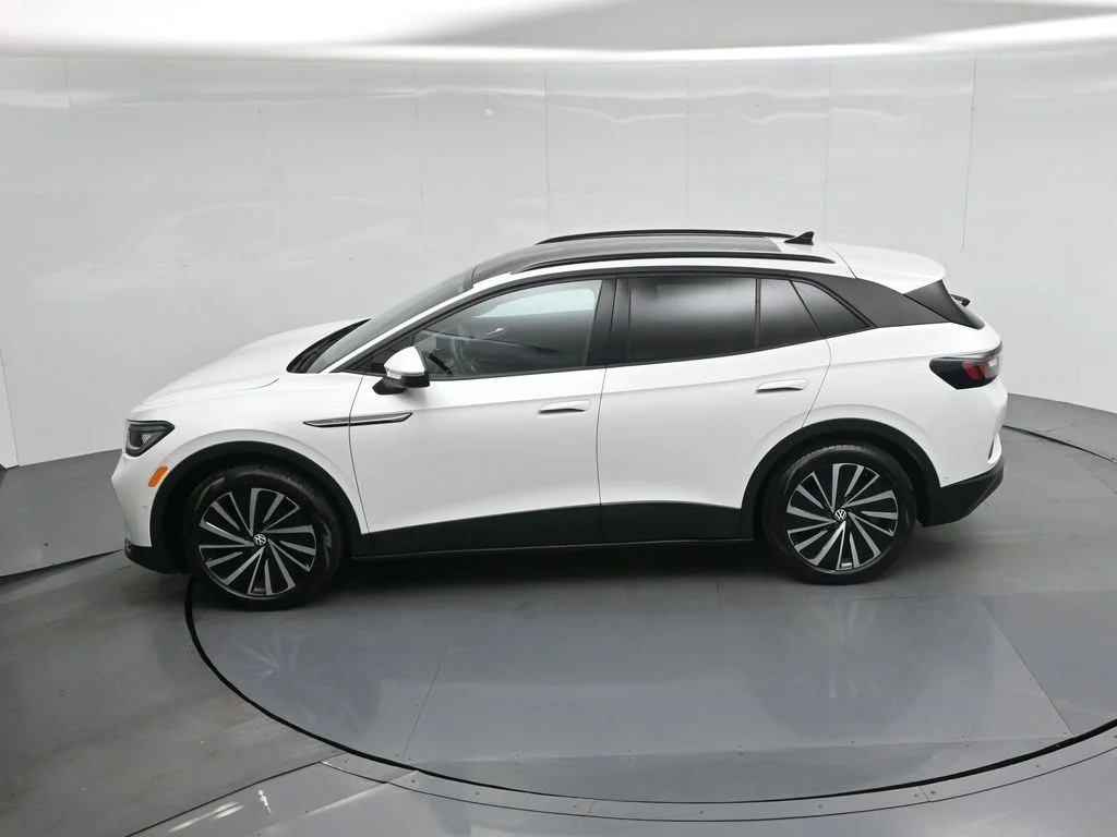 Used 2024 White Volkswagen S image 41