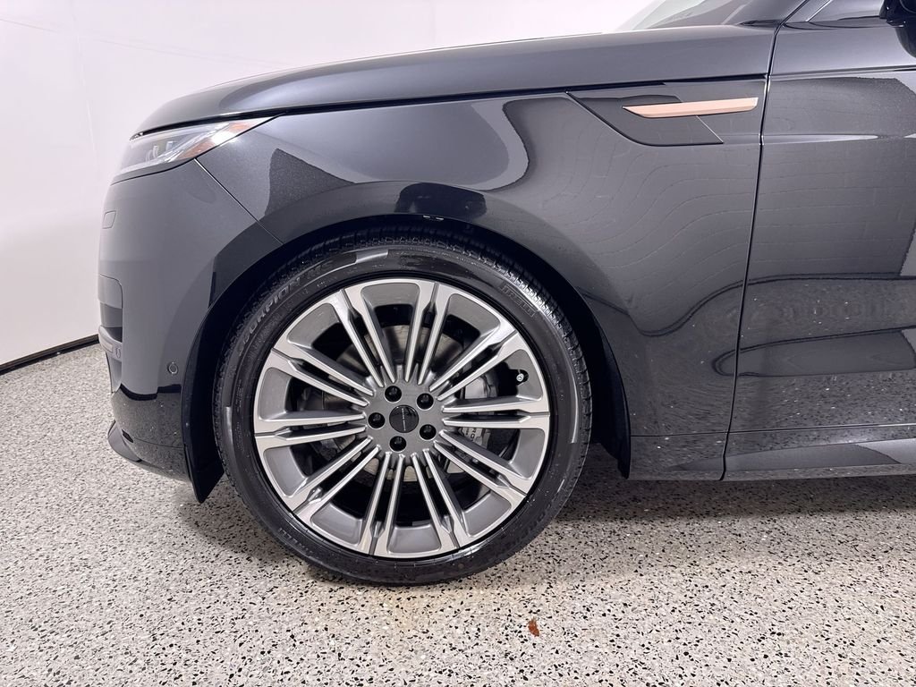 New 2027 Santorini Black Land Rover Dynamic SE image 10