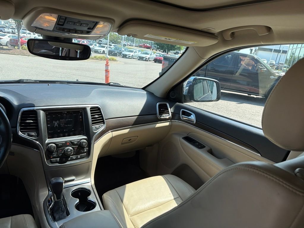 Used 2018 Blue Jeep Limited image 28