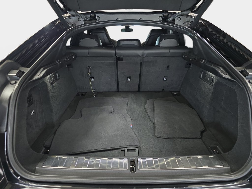 Used 2021 Black Sapphire Metallic BMW  image 29