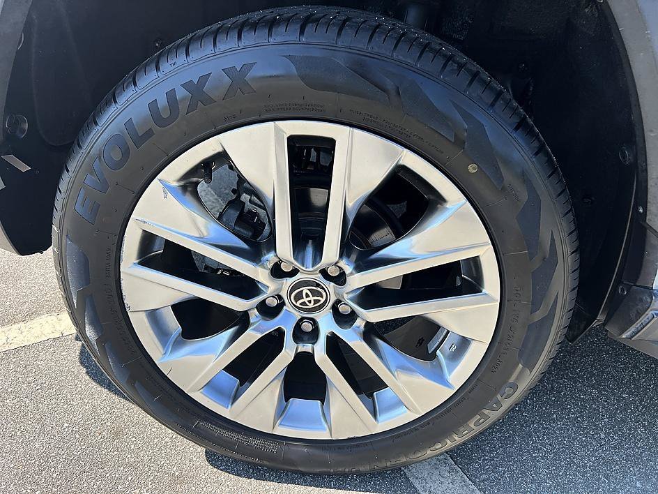 Used 2021 Lunar Toyota XLE Premium image 11