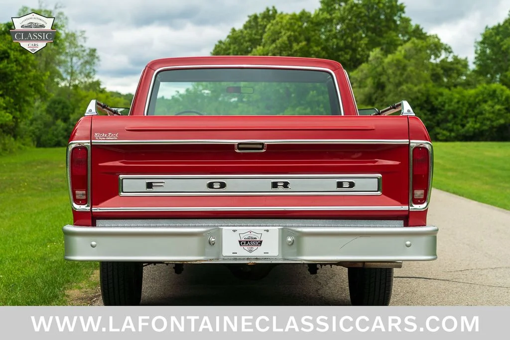 Used 1975 Red Ford  image 23