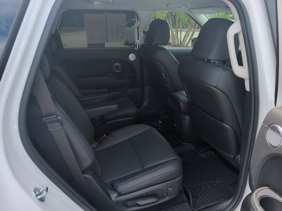 Used 2026 Creamy White Pearl Hyundai SEL 7P image 13