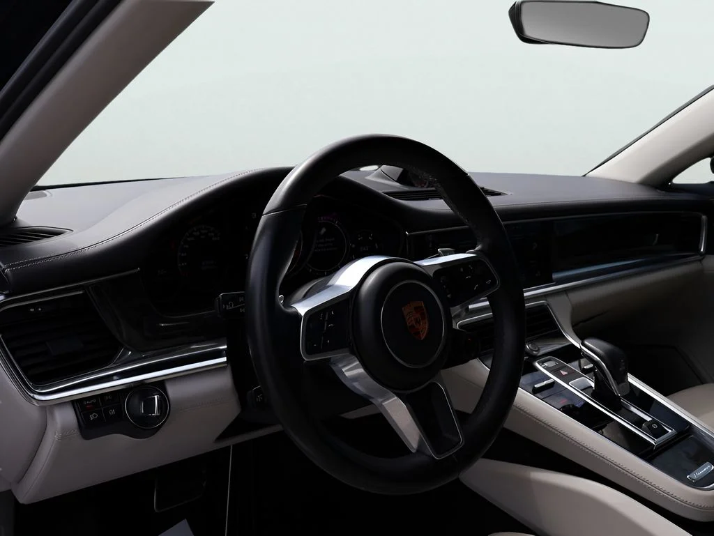 Used 2018 Volcano Grey Metallic Porsche 4S Executive image 4