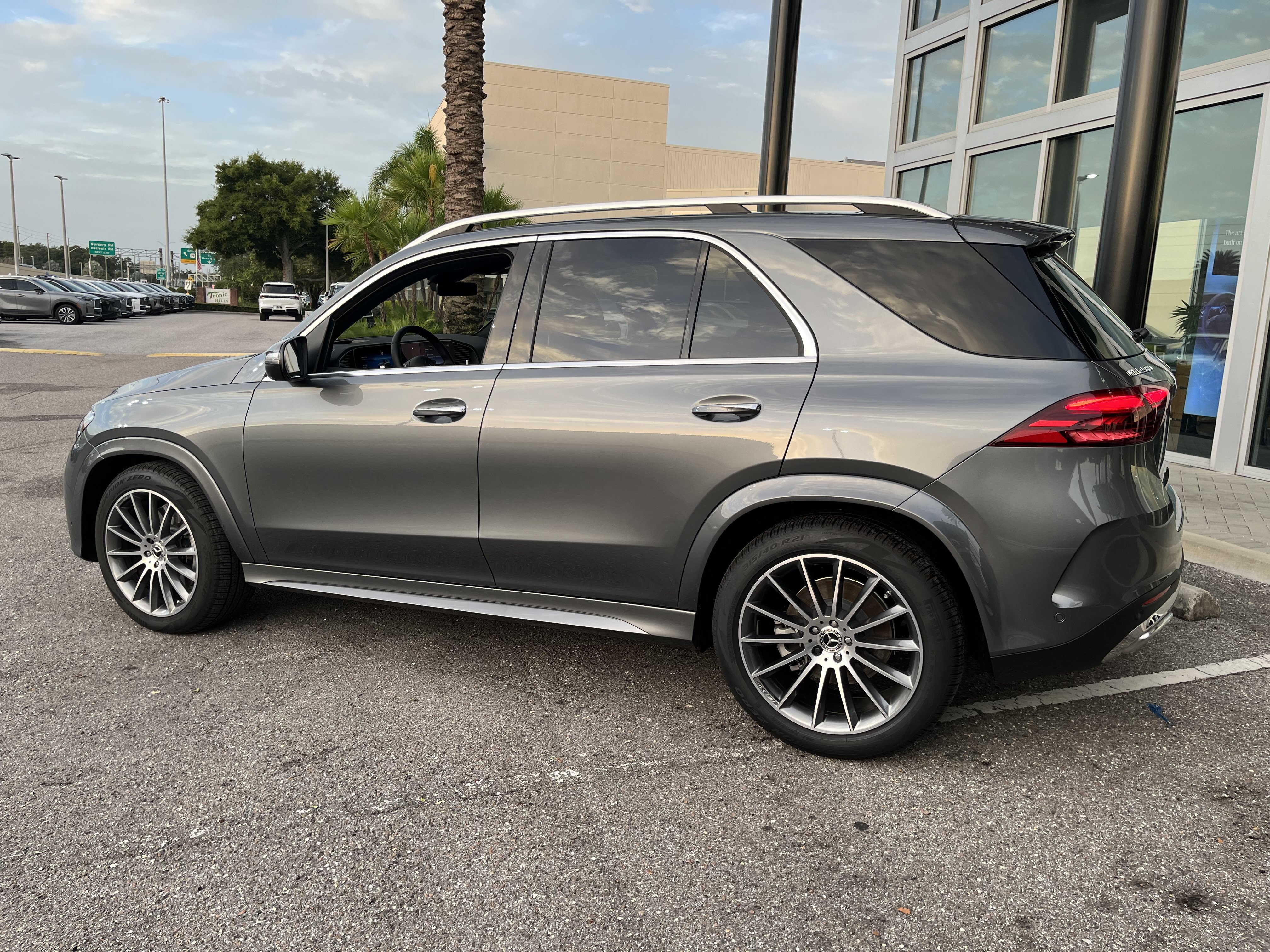 New 2026 SELENITE GREY Mercedes-Benz GLE 580 image 4