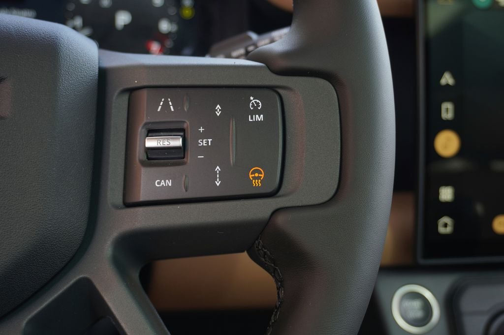 New 2026 Fuji White Land Rover X-Dynamic SE image 16