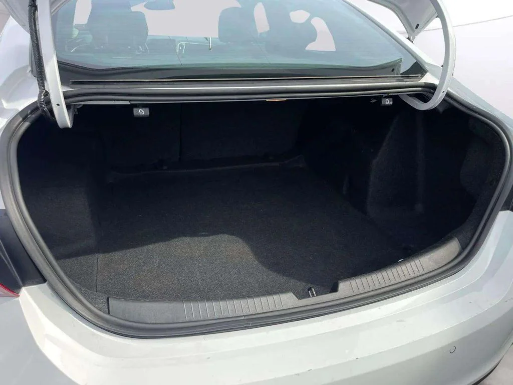Used 2024 Summit White Chevrolet LT image 18