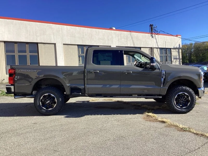 New 2027 Gray Ford Lariat image 15