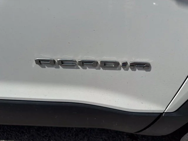 Used 2022 White GMC SLT image 13