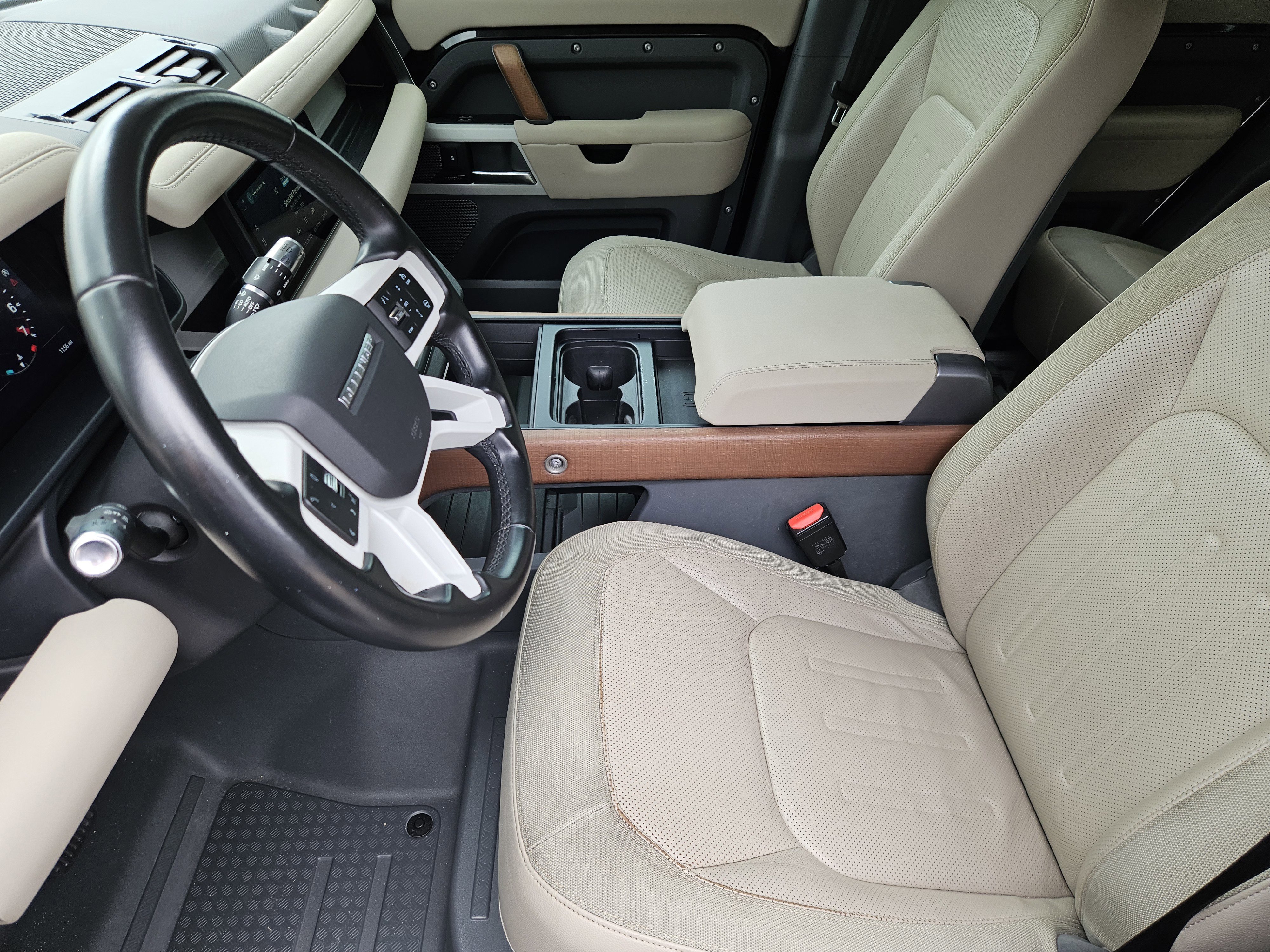 Used 2021  Land Rover 110 SE image 14