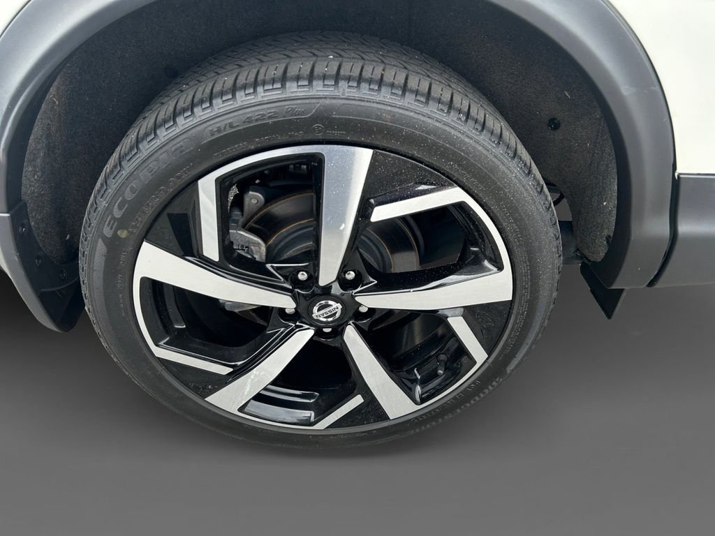 Used 2022 White Nissan SL image 15