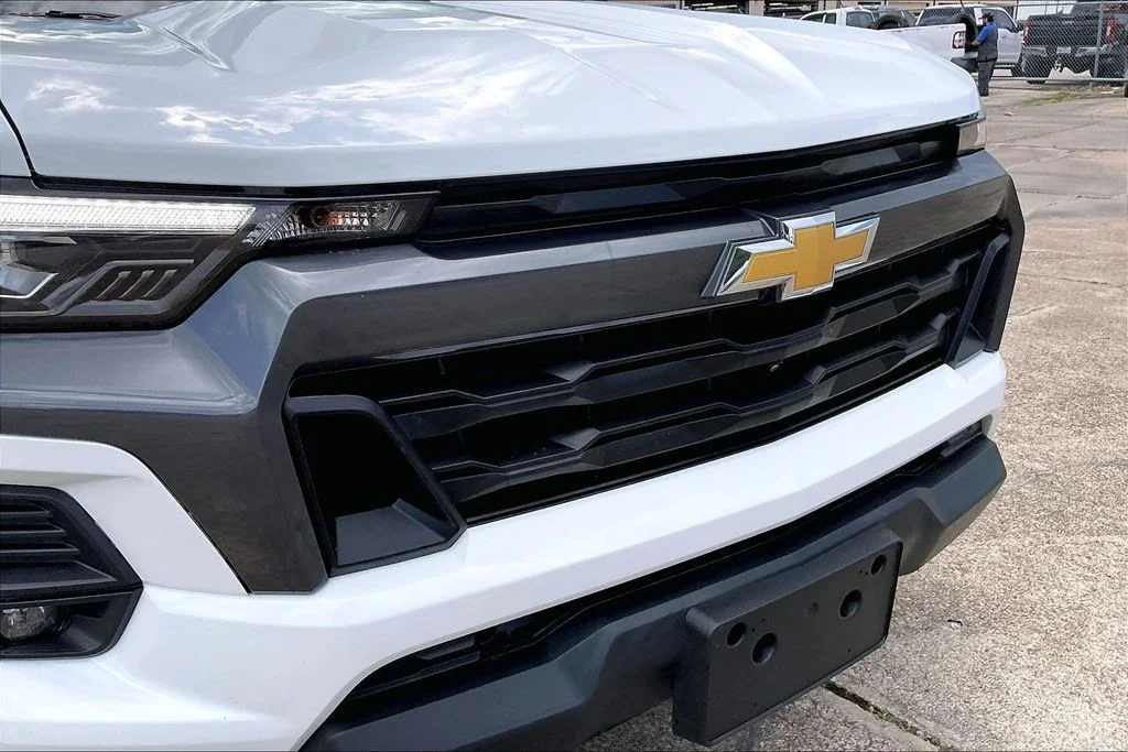 Used 2024 White Chevrolet LT image 34