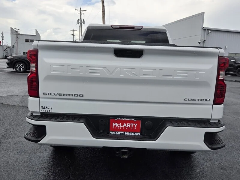 Used 2022 Summit White CHEVROLET CUSTOM image 4