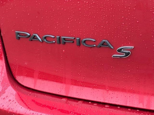 New 2026 Red Hot Pearl-Coat Exterior Paint Chrysler Limited image 42