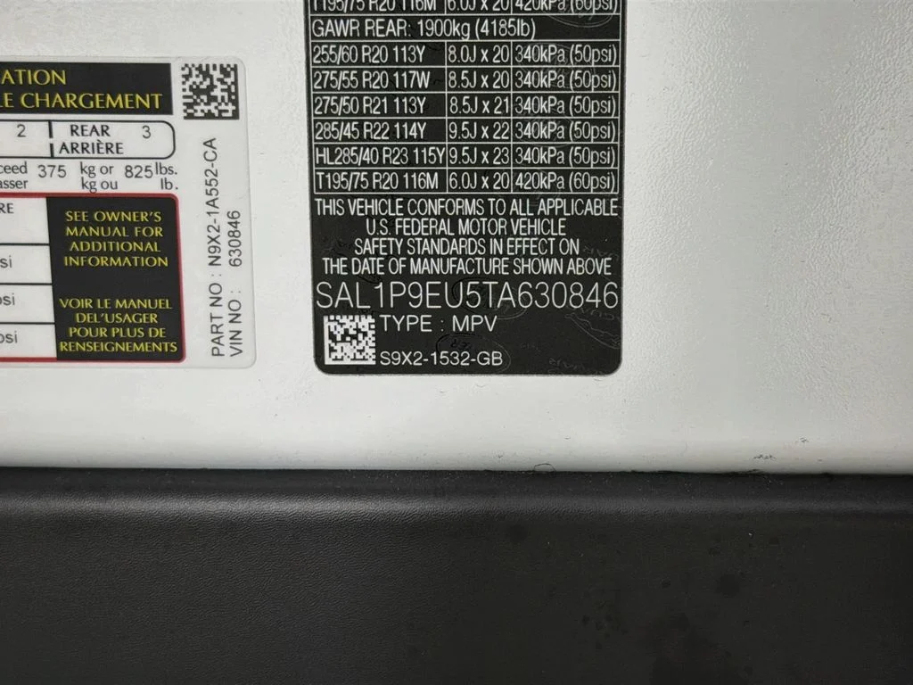 New 2026 Fuji White Land Rover SE image 35