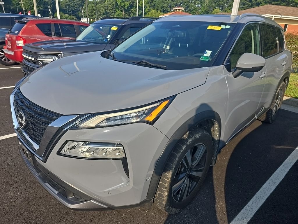 Used 2023 Gray Nissan SL image 2
