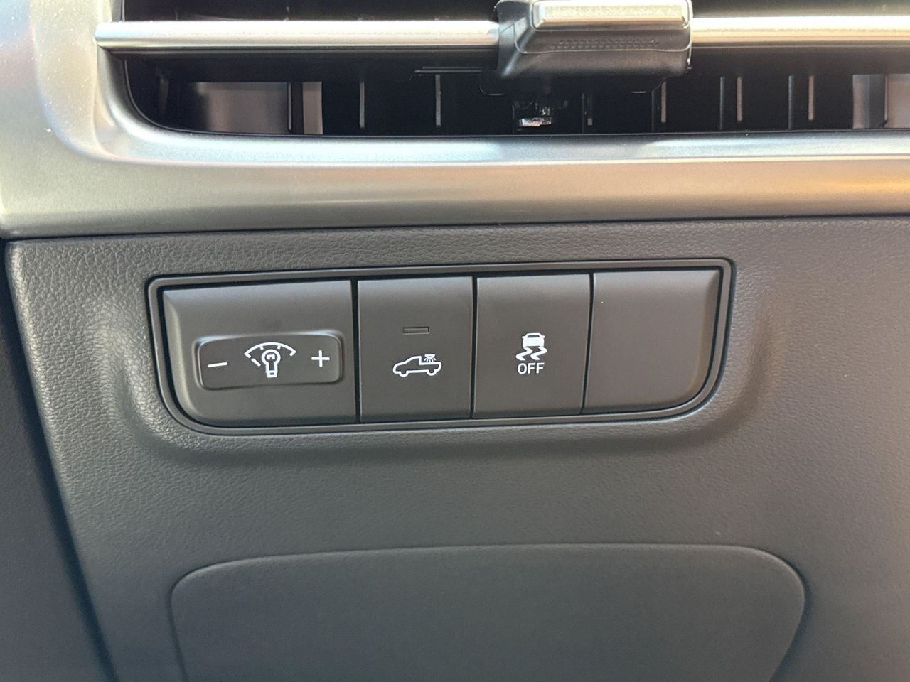 New 2026 Hampton Gray Hyundai SEL AWD image 17