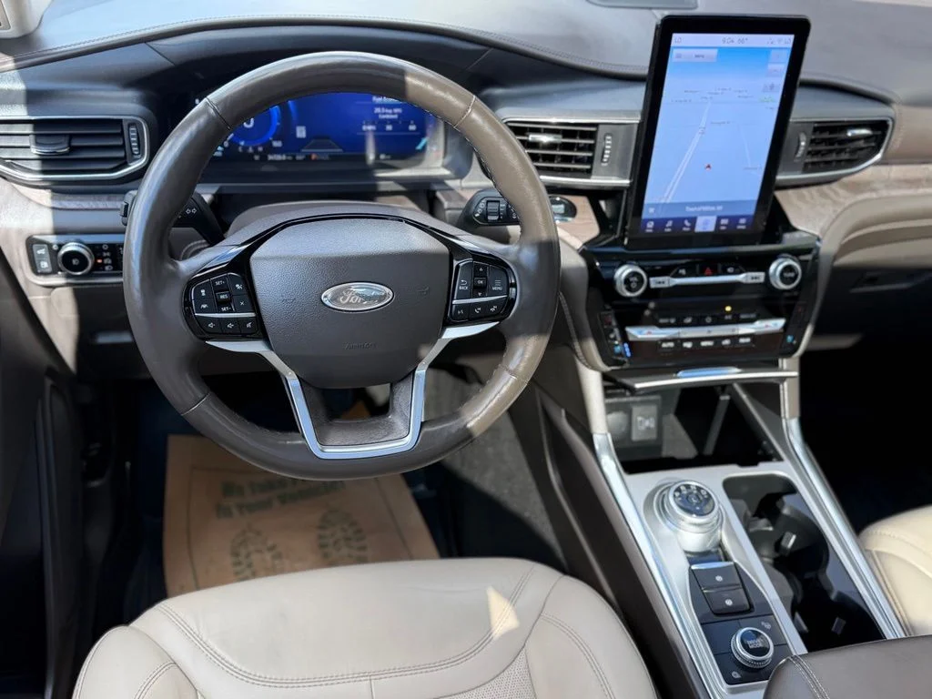 Used 2023 Red Ford Platinum image 16