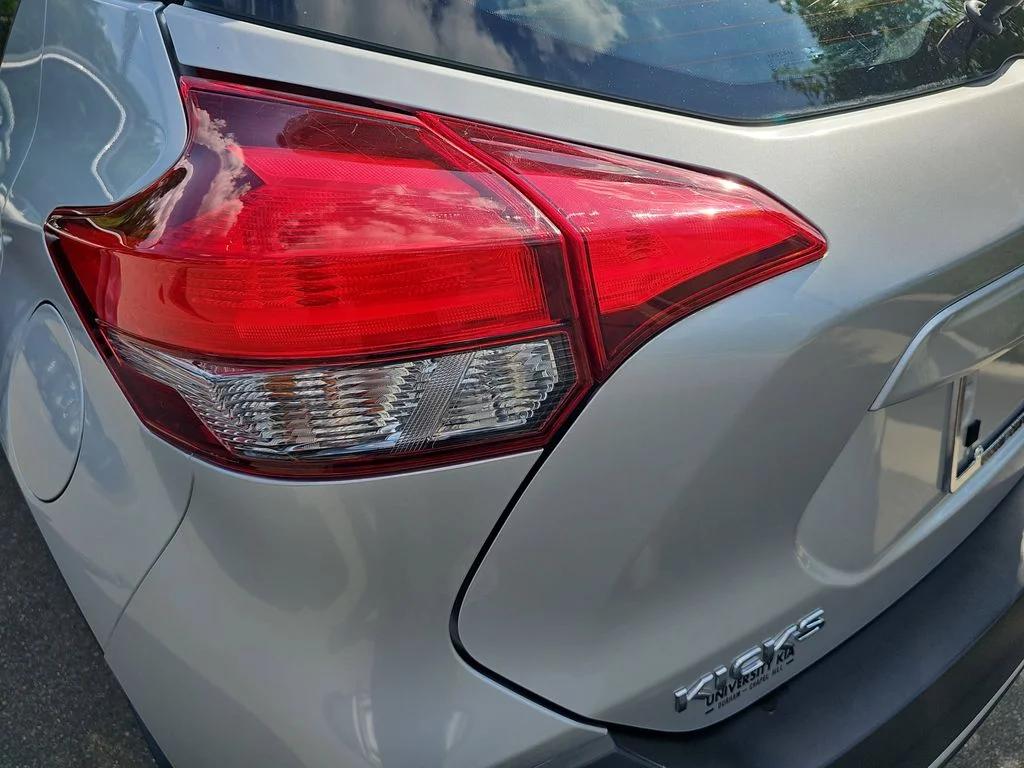 Used 2019 Silver Nissan SR image 31