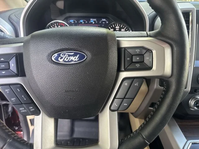 Used 2017  Ford Lariat image 18
