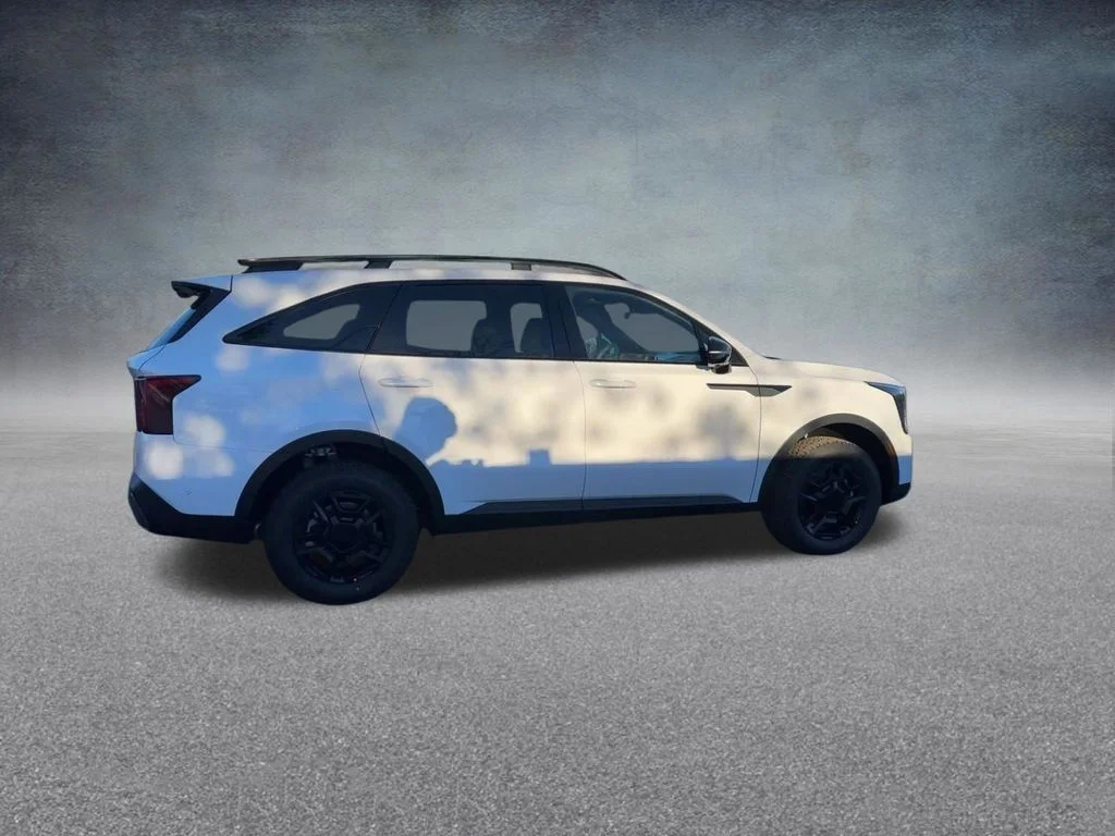 Used 2025 White Kia X-Pro SX Prestige image 24