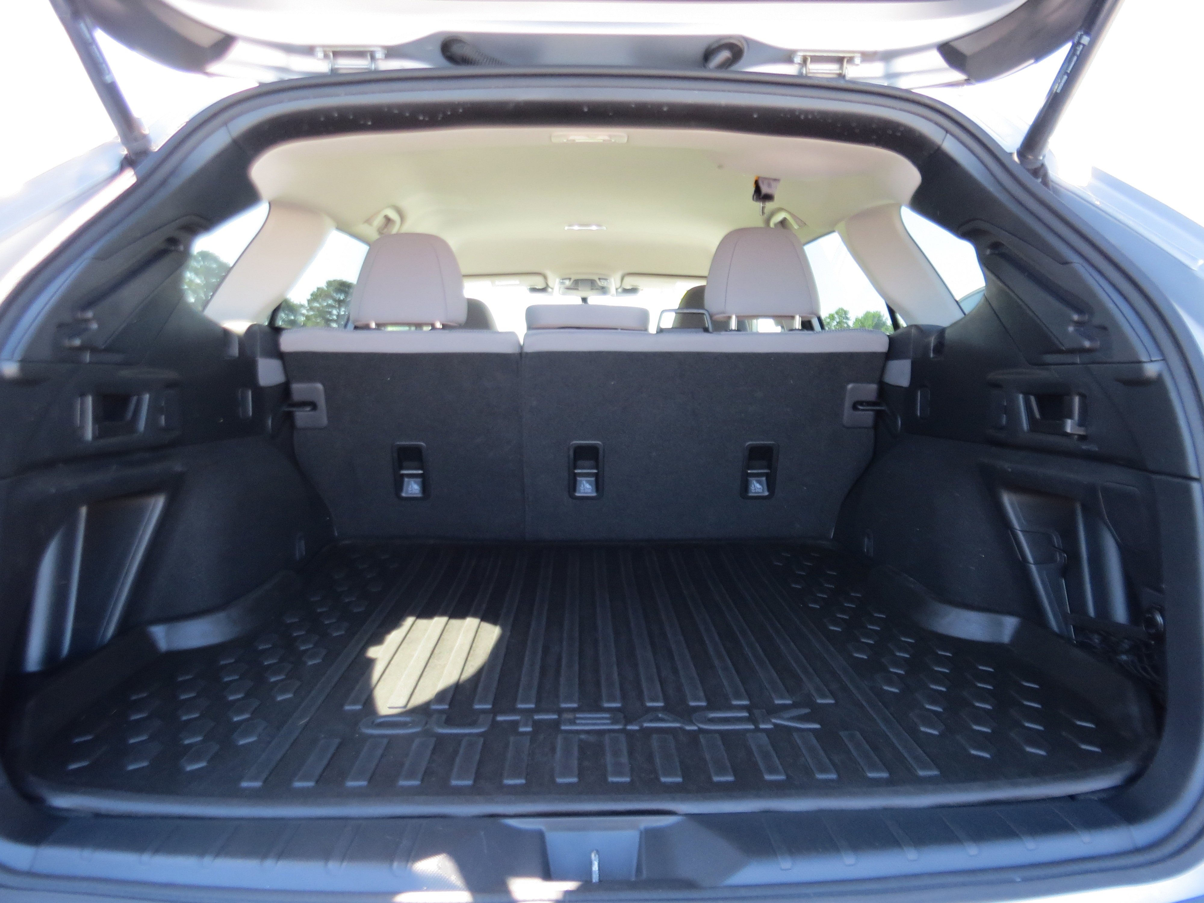 Used 2023 Ice Silver Metallic Subaru Premium image 10