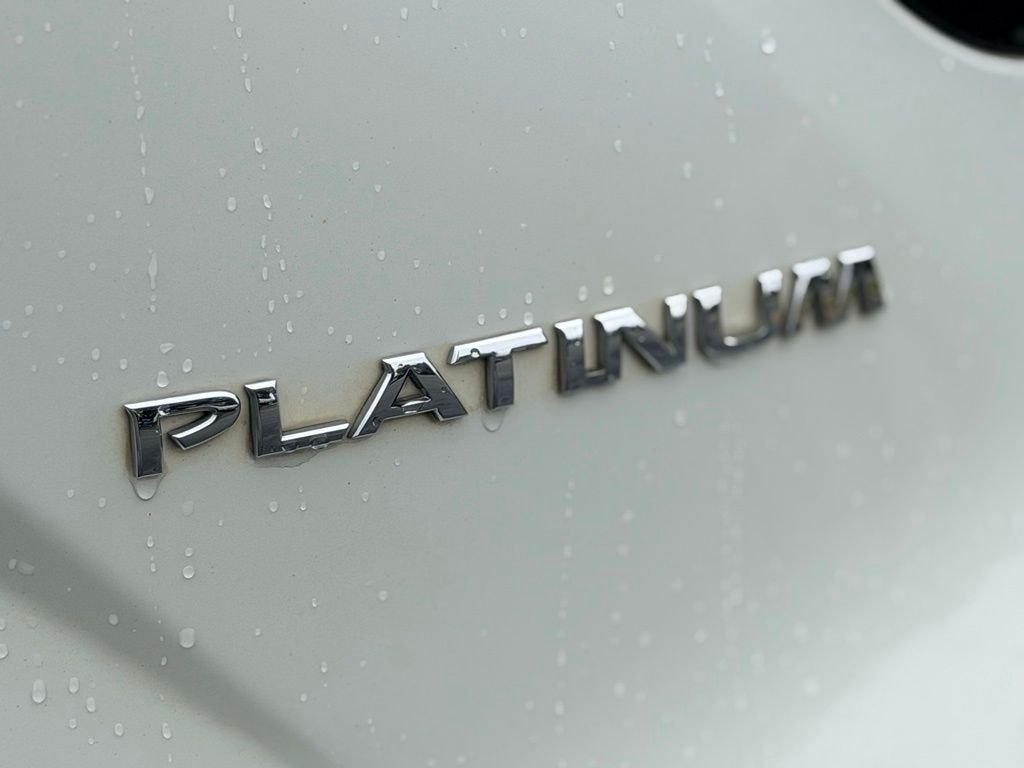 Used 2019 White Nissan Platinum image 10