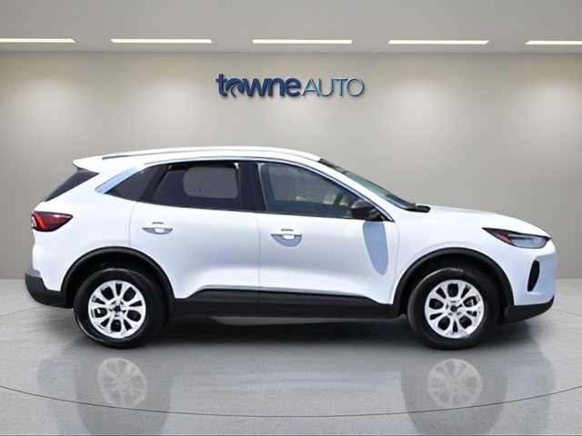 Used 2023 White Ford Active image 8