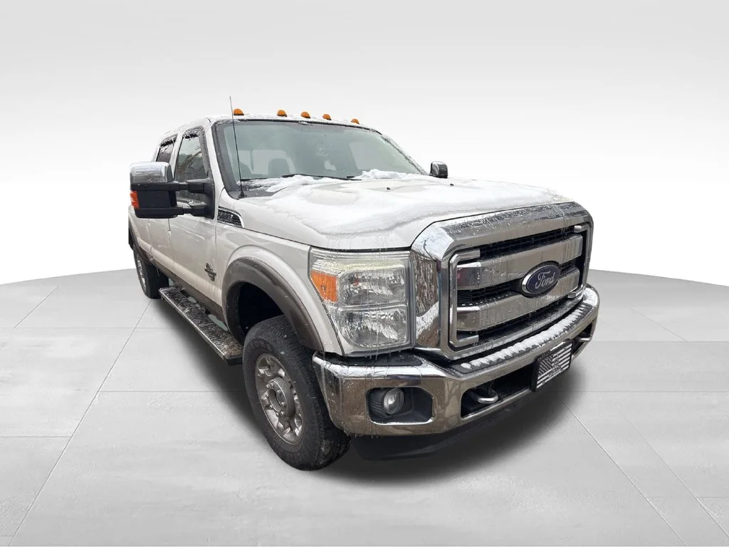Used 2016  Ford Lariat image 4