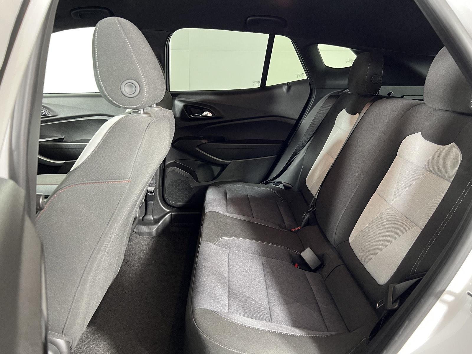 Used 2025 Summit White Chevrolet 1RS image 5