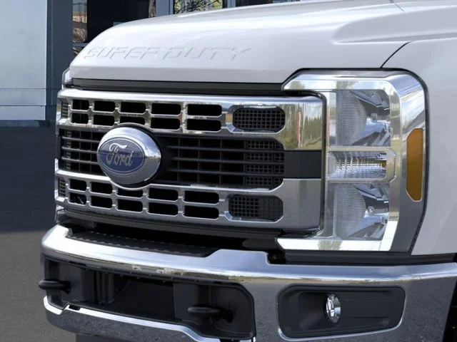 New 2026 Oxford White Ford XL image 17