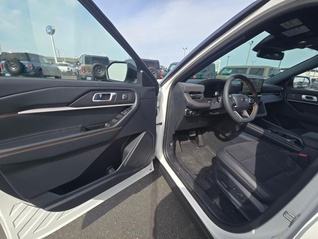 New 2026 Star White Metallic Tri-Coat Ford Tremor® image 16