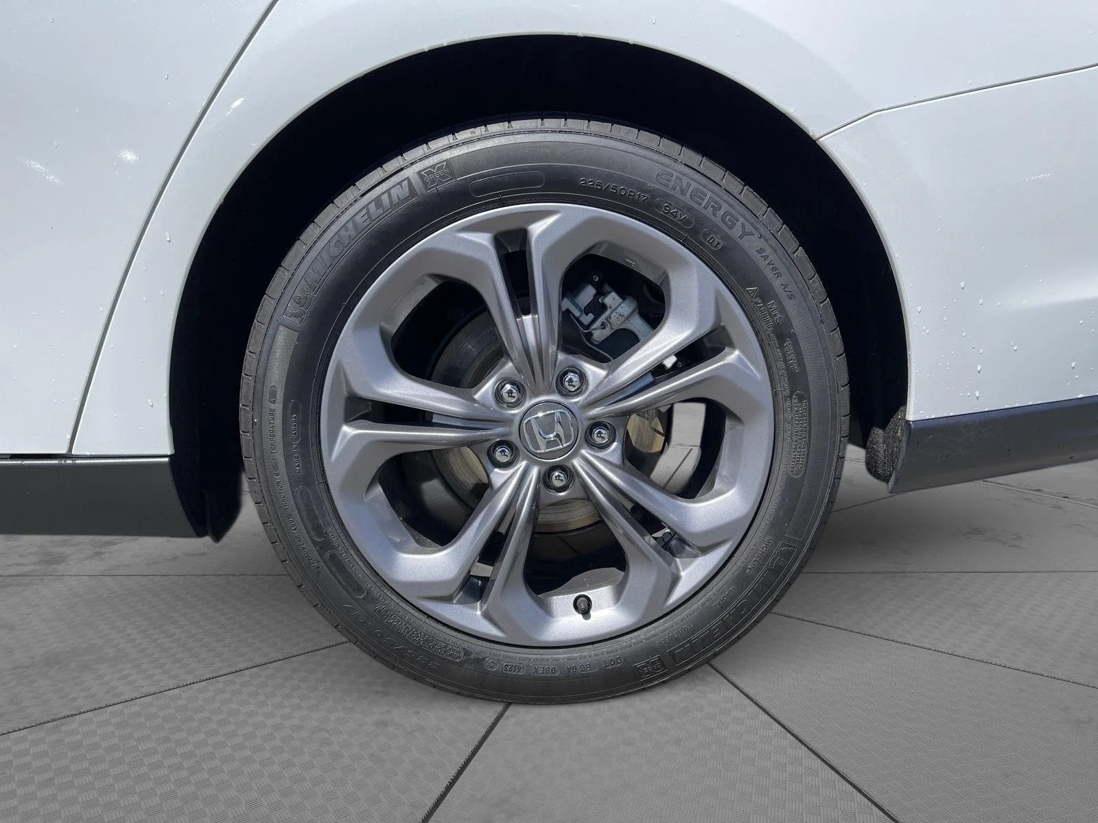 Used 2024 Platinum White Pearl Honda EX image 24