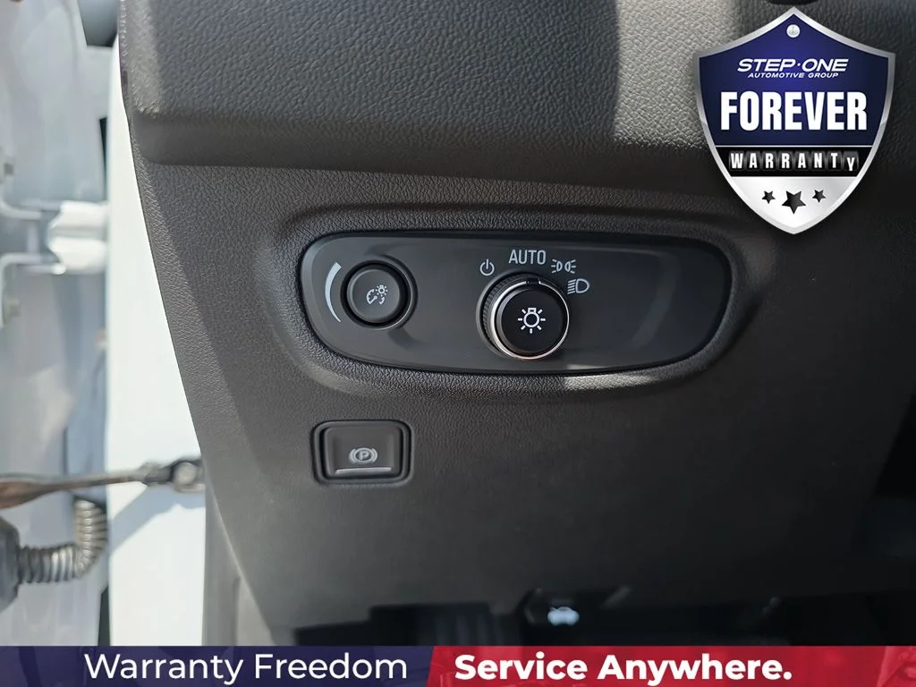 Used 2023 White GMC SLE image 21