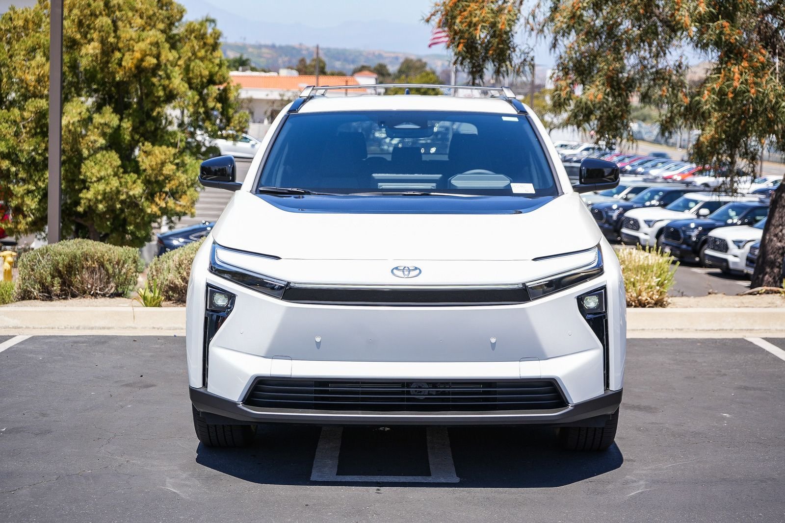 New 2026 Wind Chill Pearl <sup>1</sup> Toyota  XLE image 2