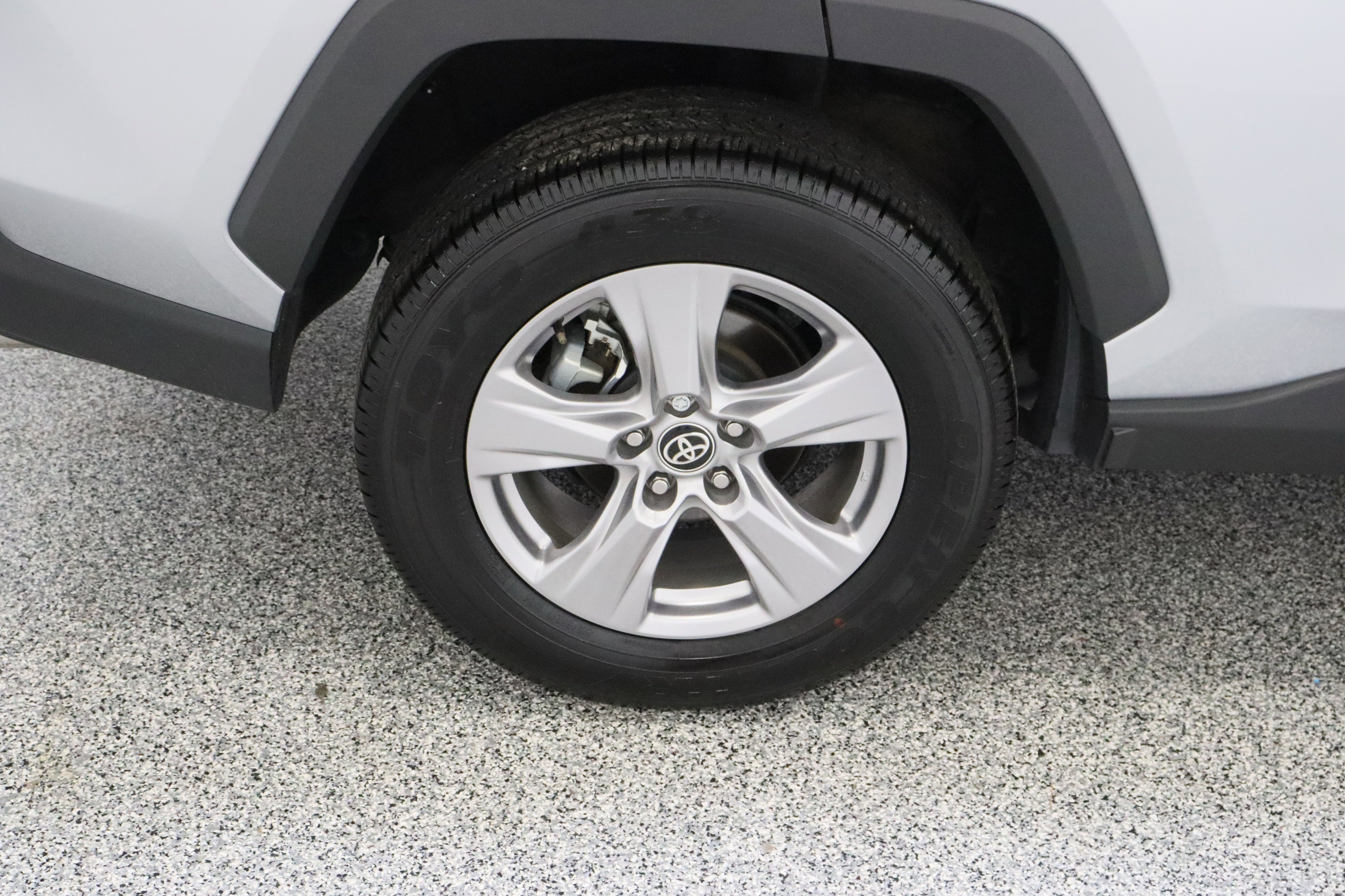 Used 2025 Silver Sky Metallic Toyota XLE 2.5L image 6
