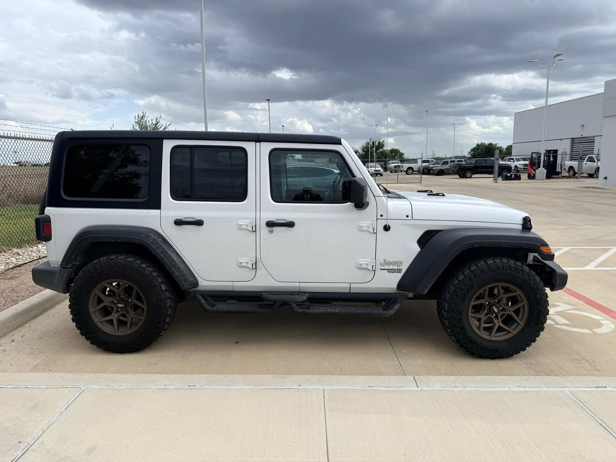 Used 2019 White Jeep Unlimited Sport S image 2