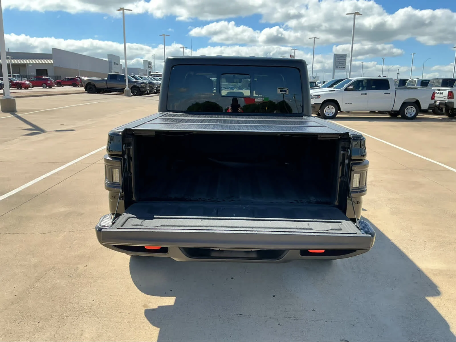Used 2023 Black Clearcoat Jeep Mojave image 17