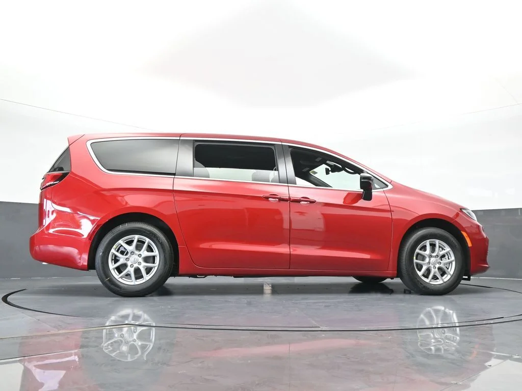 New 2026 Red Hot Pearl-Coat Exterior Paint Chrysler Select image 58