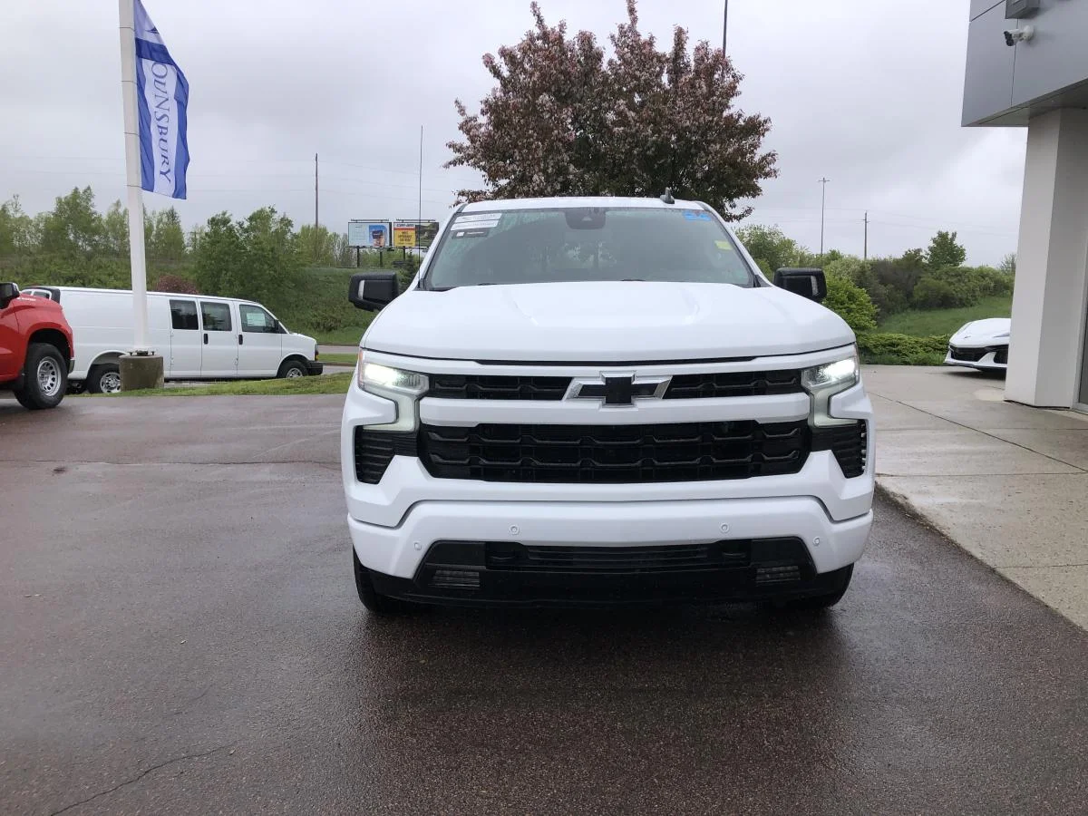 Used 2024 White Chevrolet 4WD Crew Cab 147" RST w/ Z71 image 3
