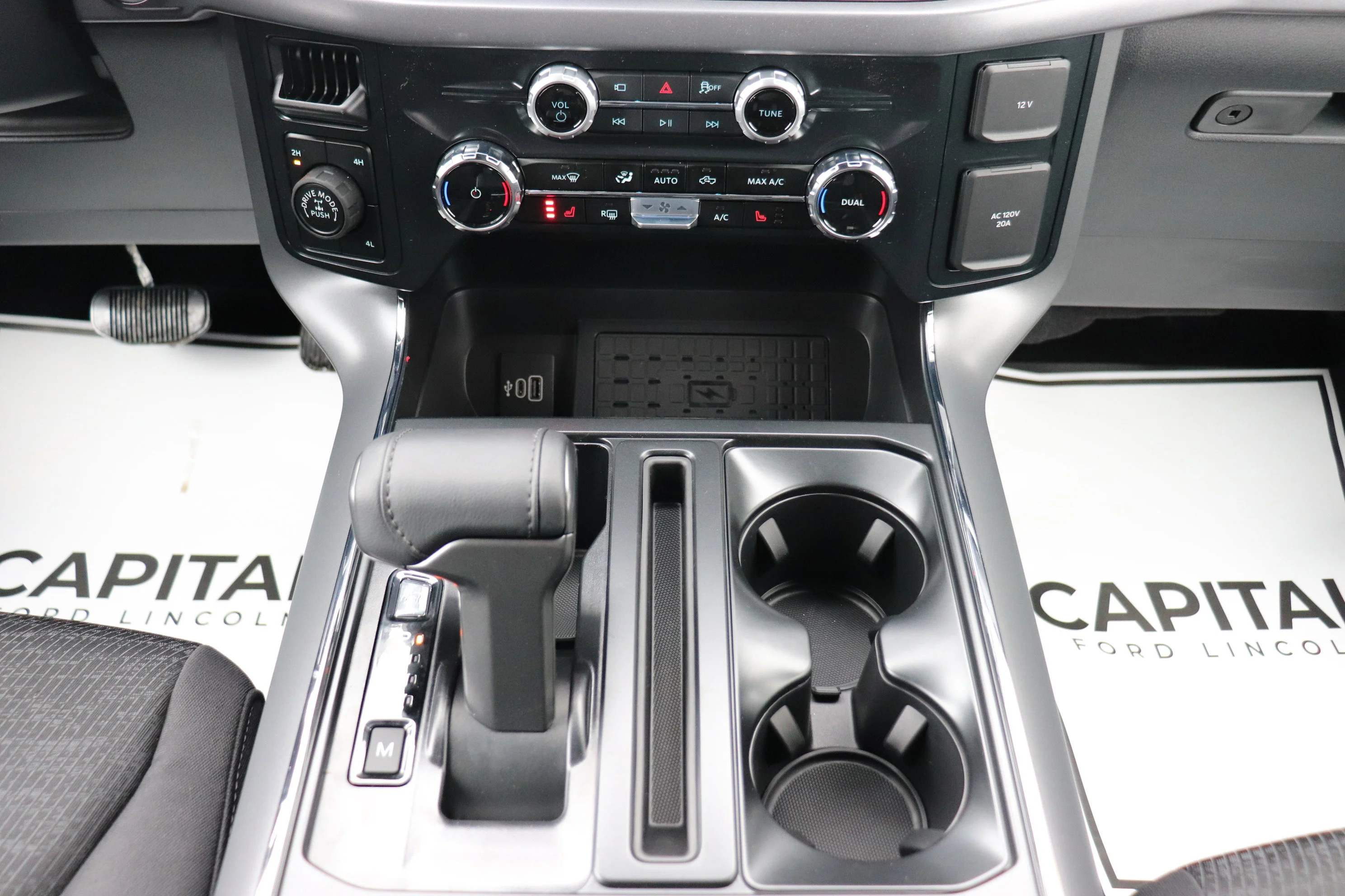New 2026 Agate Black Metallic Ford XLT image 10