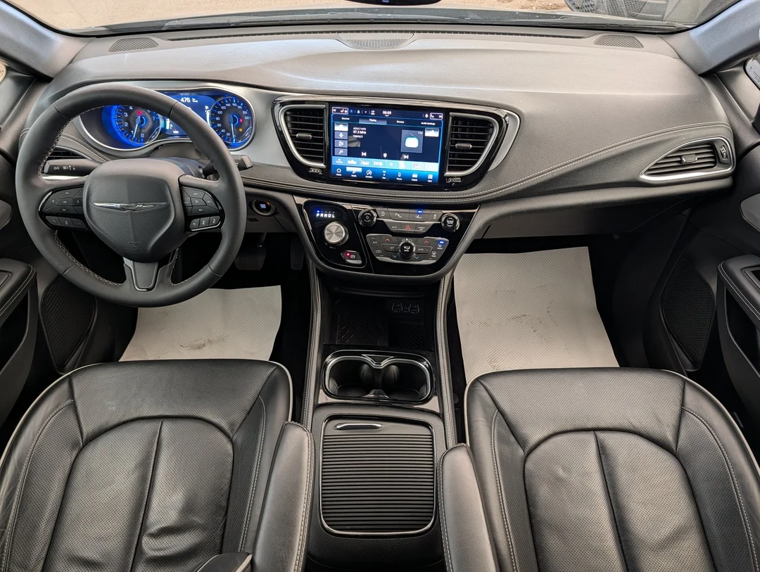 Used 2025 Grey Chrysler Limited - - FWD - Nappa Leather - Full Sunroof - Blind Spot & More! image 26