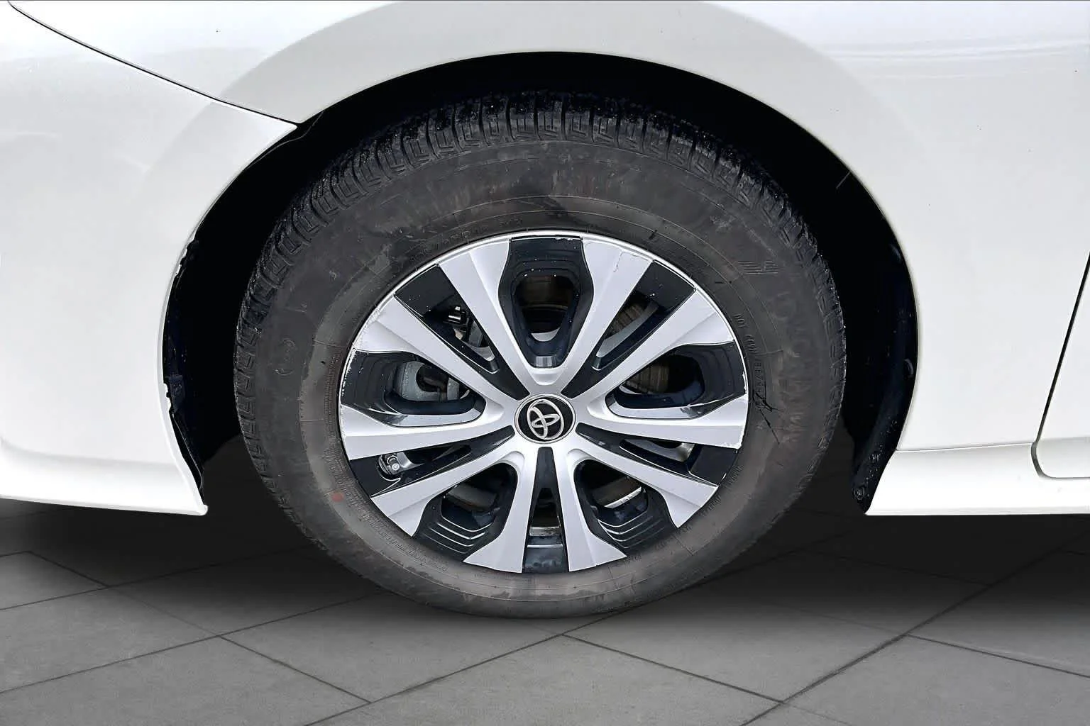 Used 2020 Blizzard Pearl Toyota LE image 11