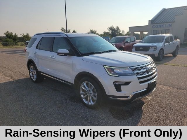 Used 2018 White Platinum Clearcoat Metallic Ford Limited image 19